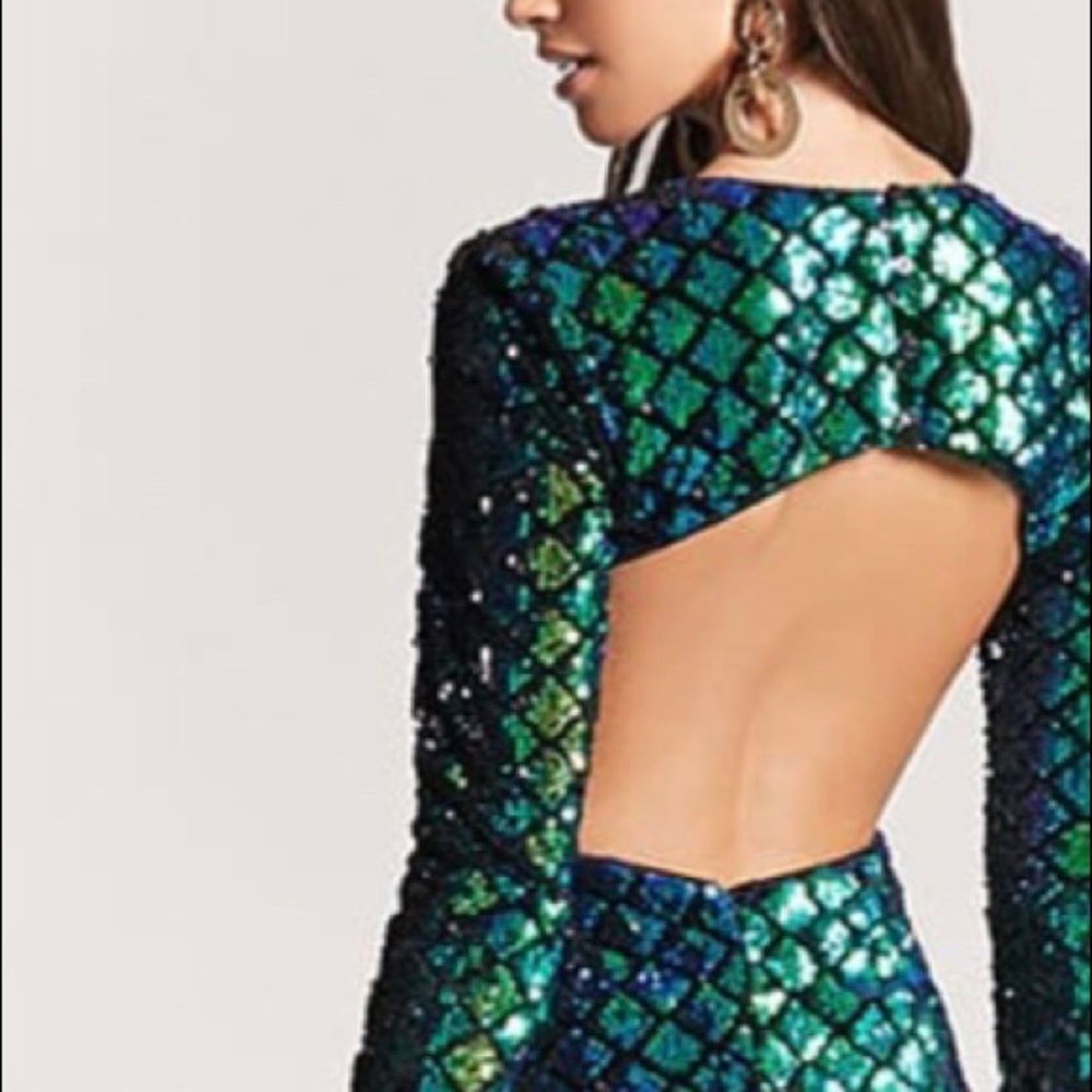 Gorgeous mini dress!